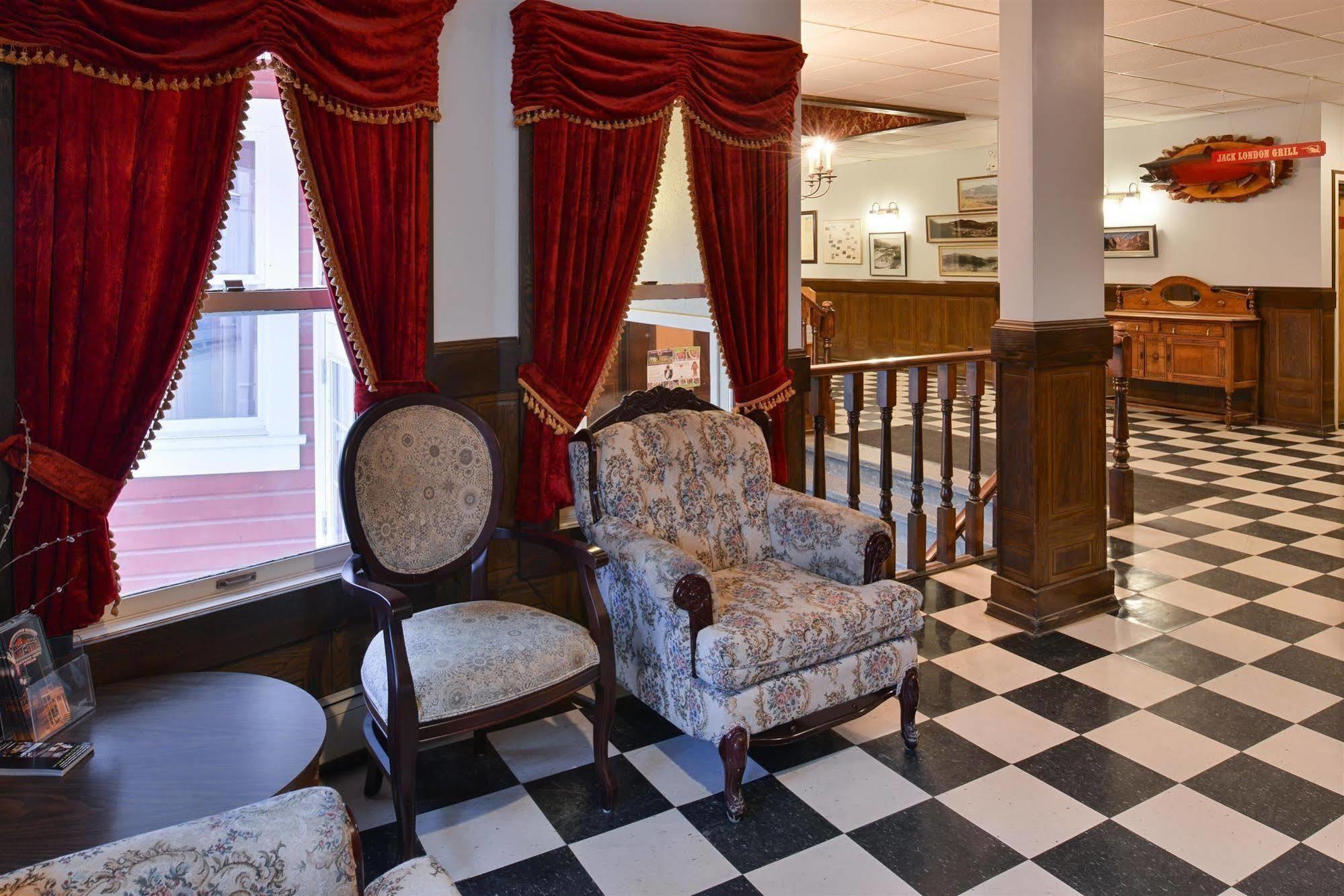 The Downtown, A Coast Hotel Dawson City Exterior foto