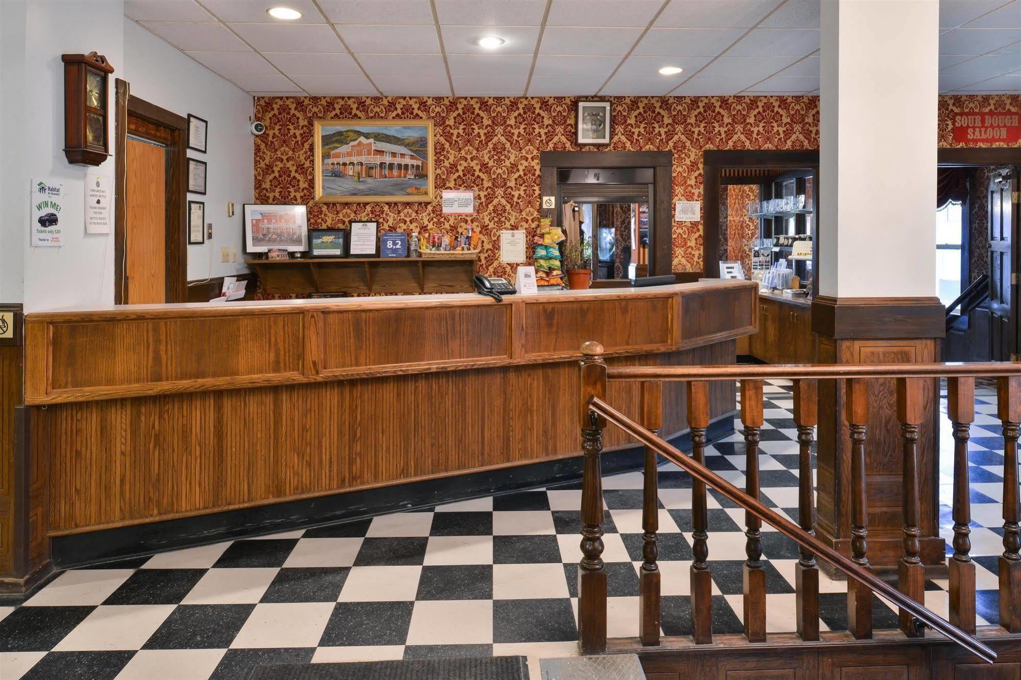 The Downtown, A Coast Hotel Dawson City Exterior foto