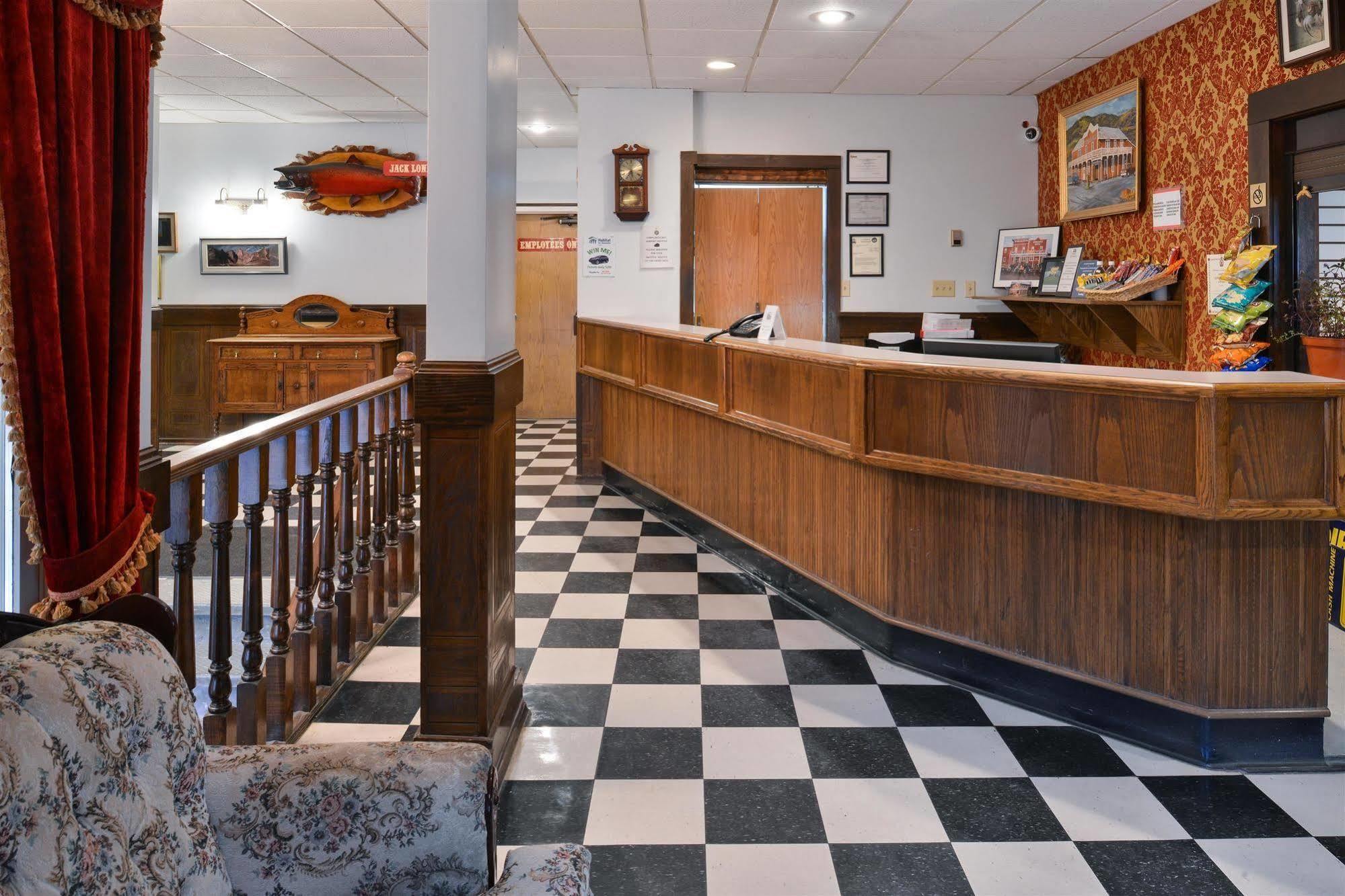 The Downtown, A Coast Hotel Dawson City Exterior foto